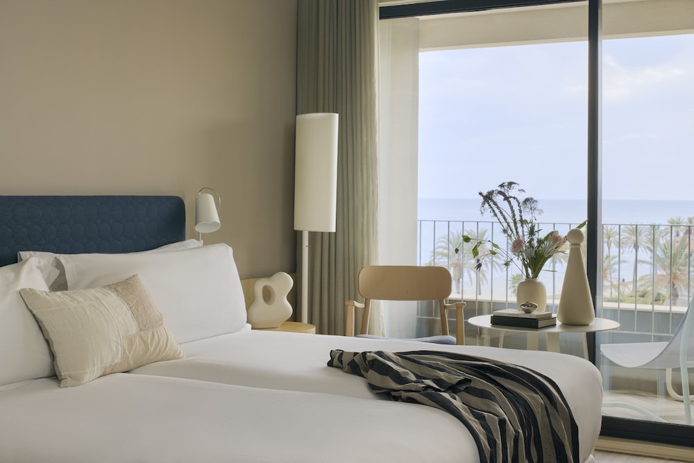 Room, Partial Sea View (Always ME) - Photo 1