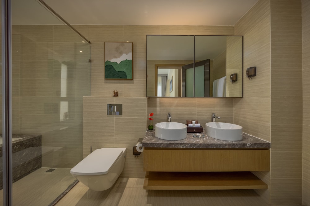 Two Bedroom Suite King & Queen photo 3