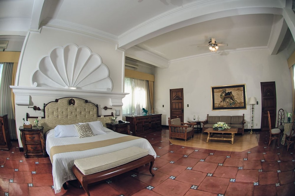 Deluxe Suite