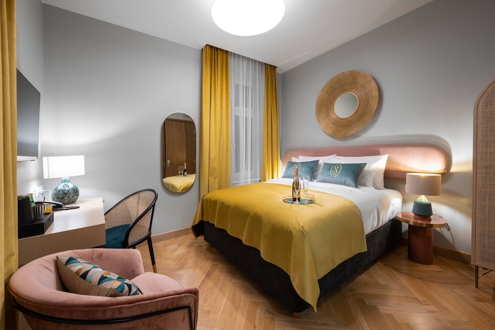 Classic Double Room (City View) photo 1