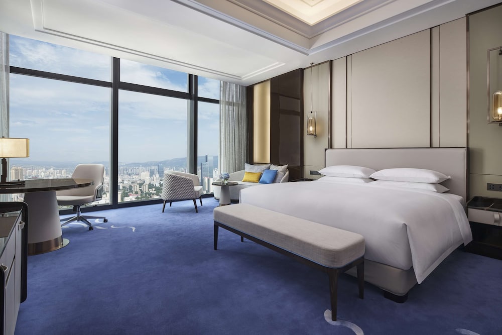 Club Room, 1 King Bed