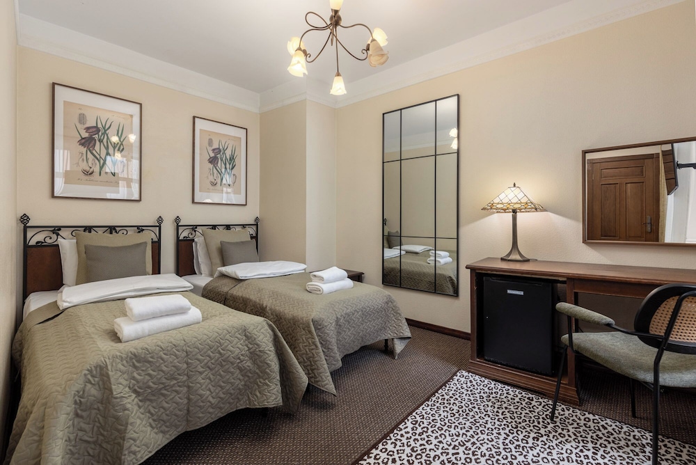 Classic Twin Room