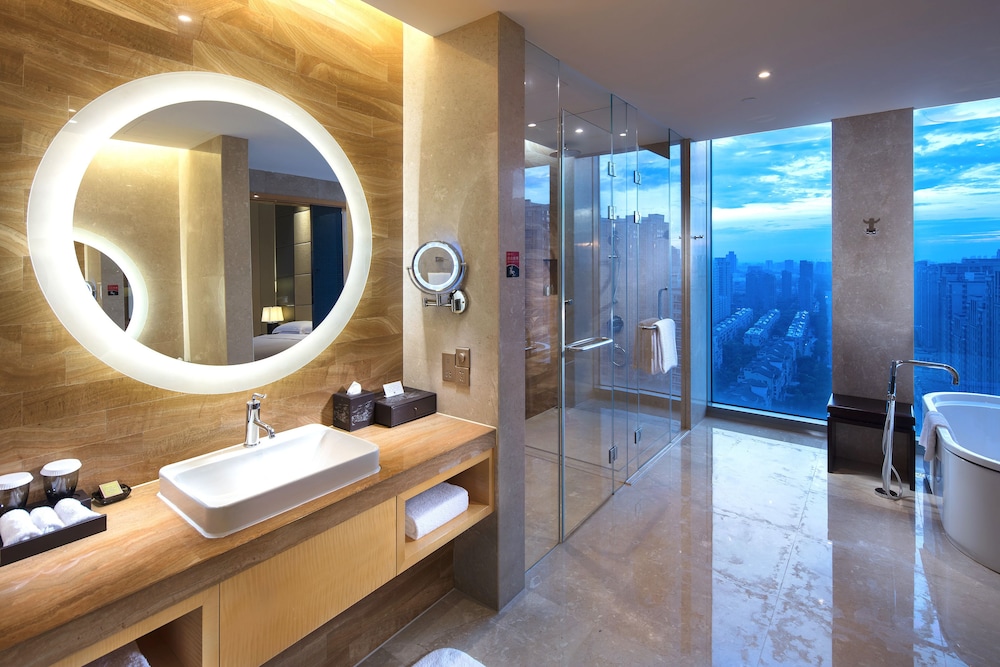 Suite thumbnail 6