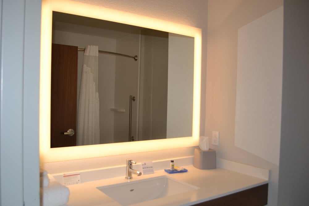 Standard Room, 2 Queen Beds, Accessible Bathtub (Communications, Accessible Tub) - Photo 6