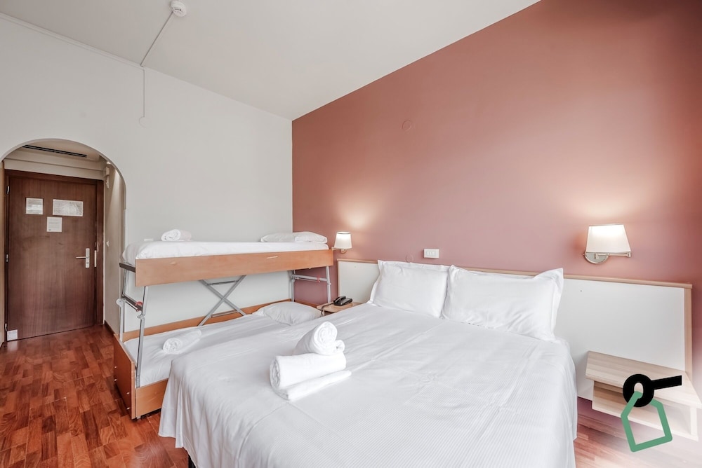 Comfort Quadruple Room, Private Bathroom