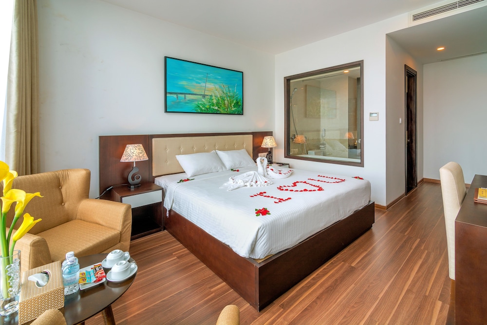 Deluxe Double Room, 1 King Bed, Beach View photo 2