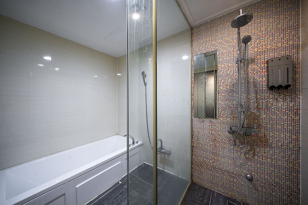 Premier Twin Room photo 2