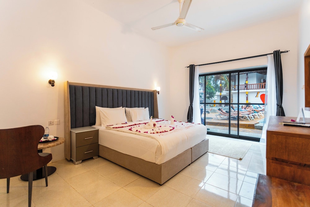 Luxury Double Room, Pool View