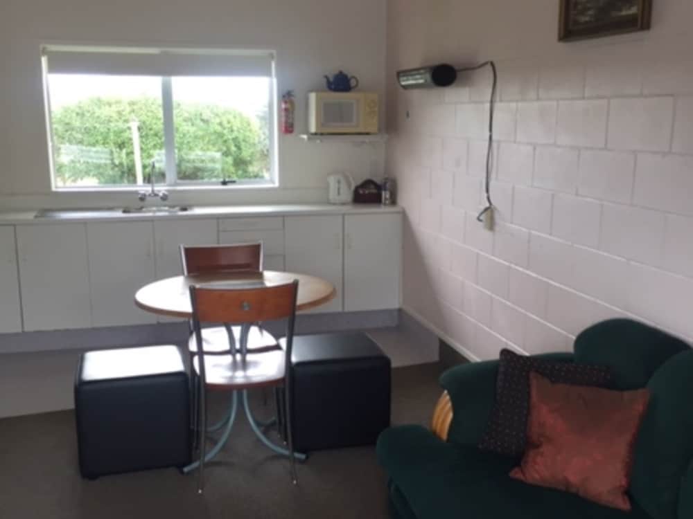 One Bedroom Queen - Photo 7