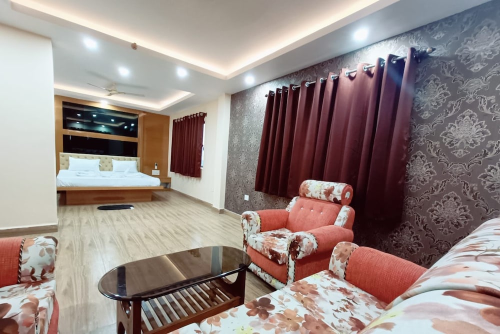Executive Room - Photo 1