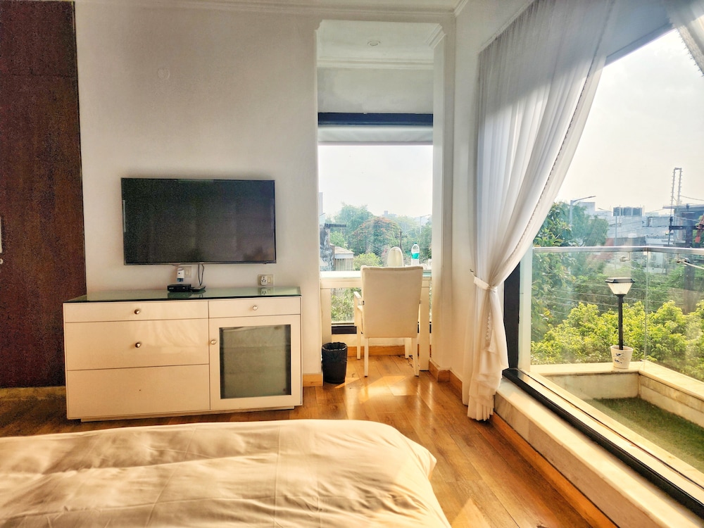 Royal Room, Balcony, City View