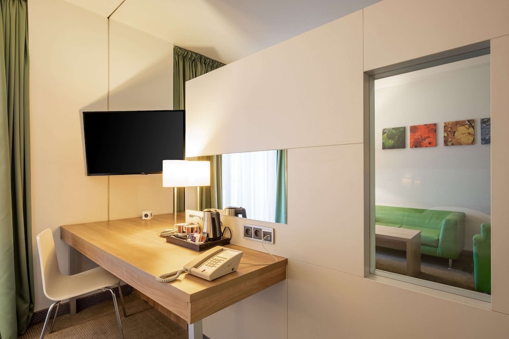 Suite, 1 King Bed, Non Smoking - Photo 6