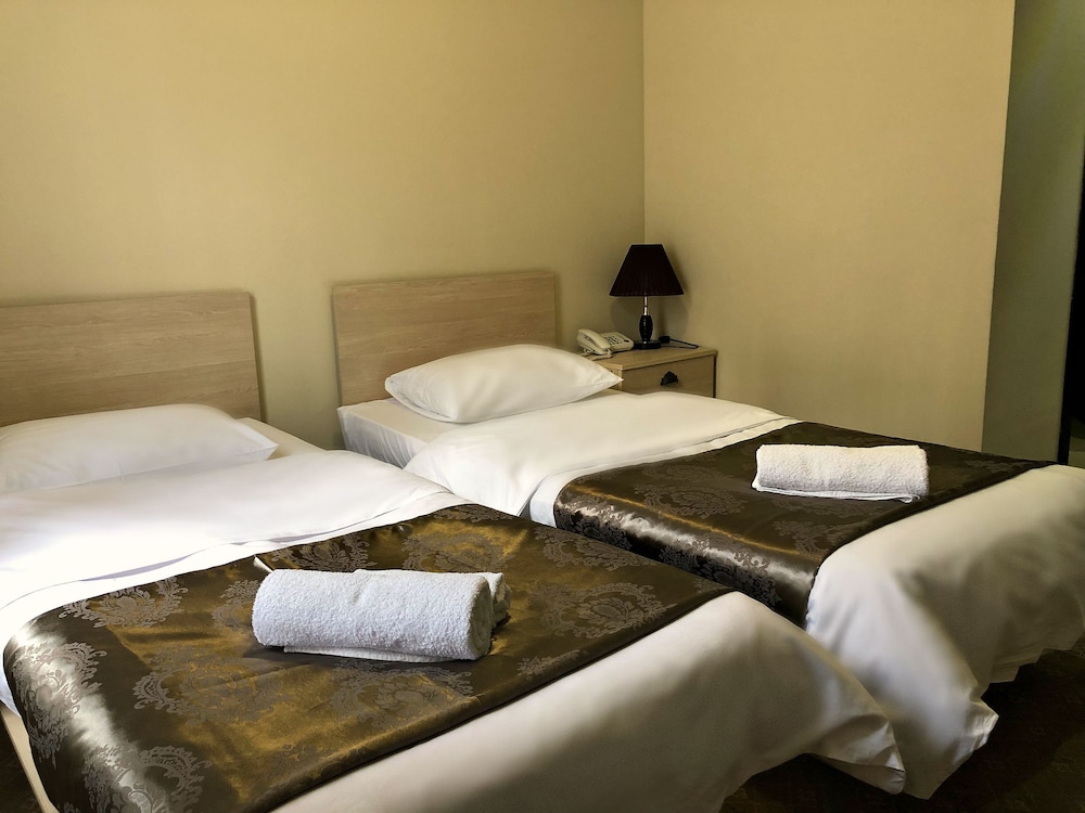 Economy Twin Room, 2 Twin Beds photo 2