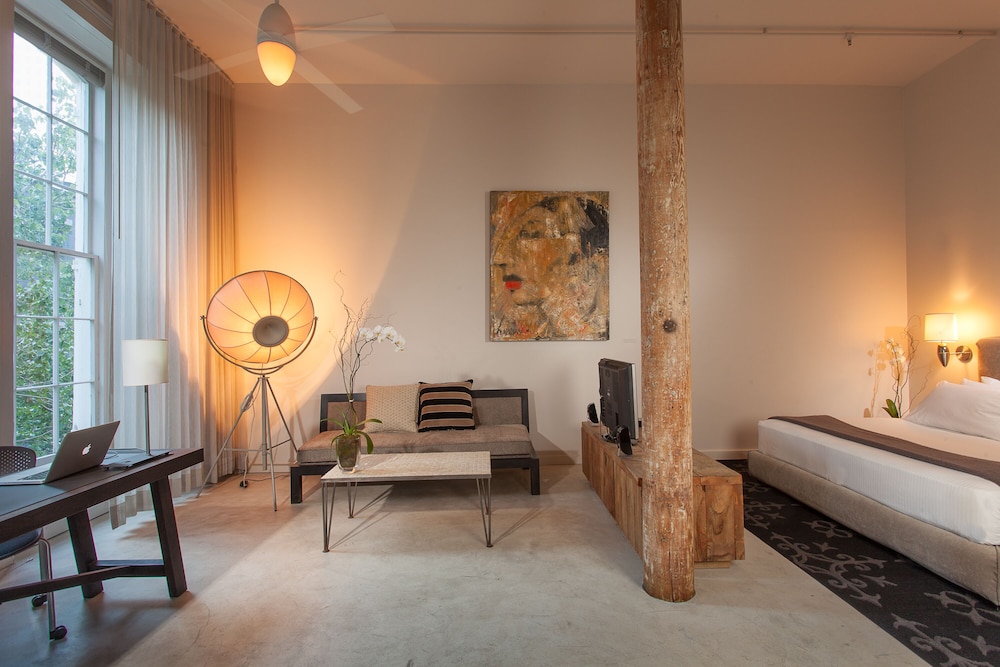 Deluxe Room, 1 King Bed, City View (Studio Loft - LDNK) photo 1