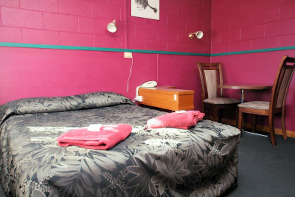 Room 12, Double photo 2