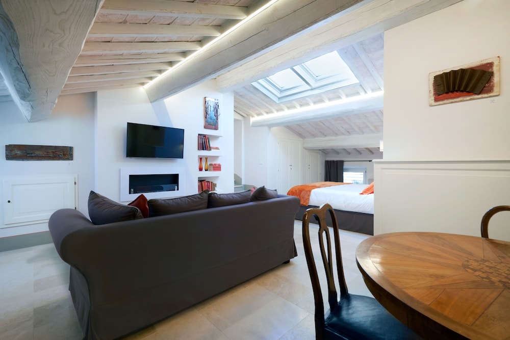 Luxury Suite photo 3