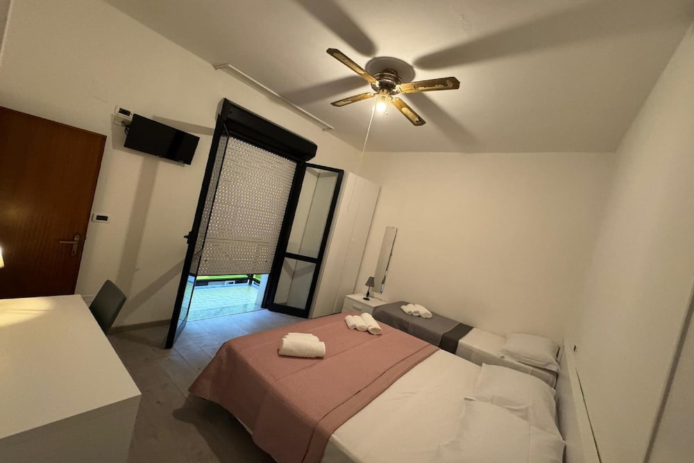 Economy Triple Room, without air conditioning