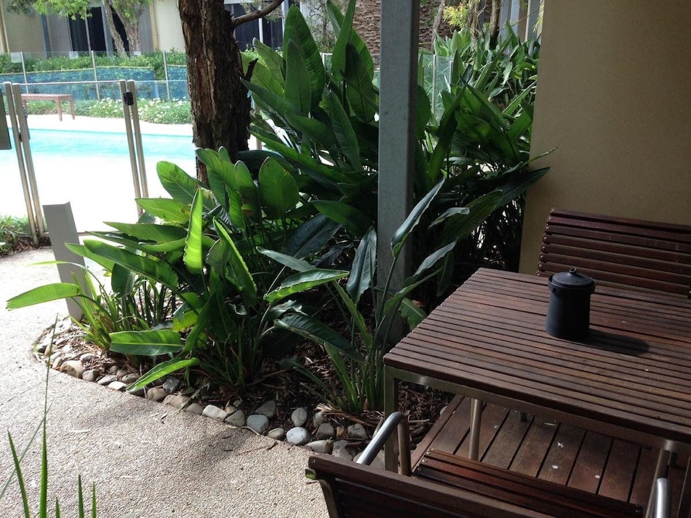 Poolside King Spa - Photo 4