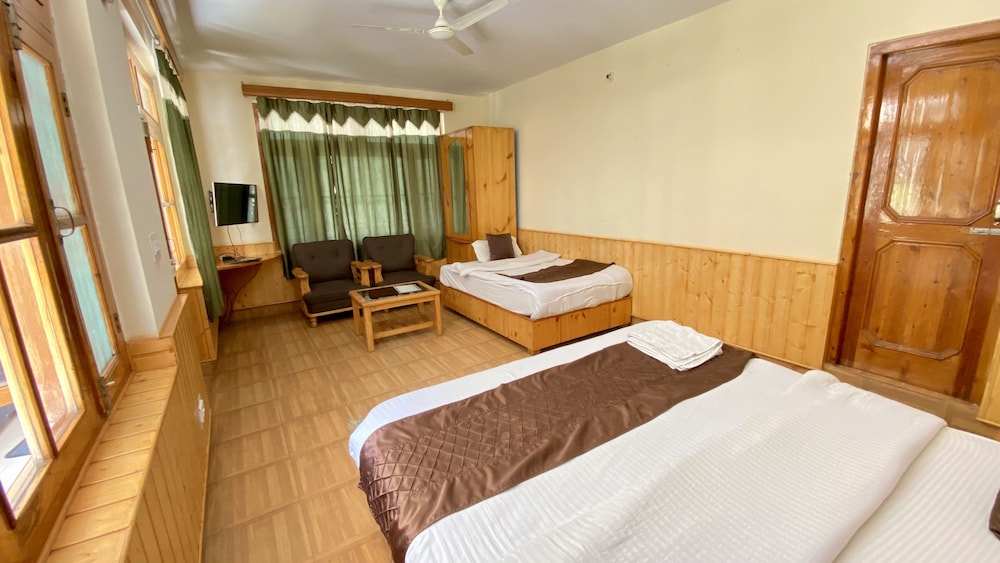 Superior Triple Room photo 2