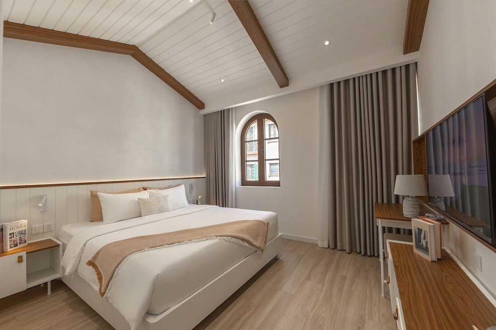 Deluxe Double Room, City View