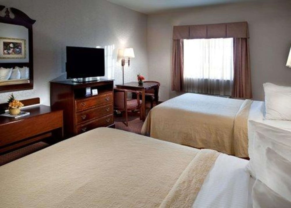 Suite, 2 Queen Beds, Non Smoking photo 1