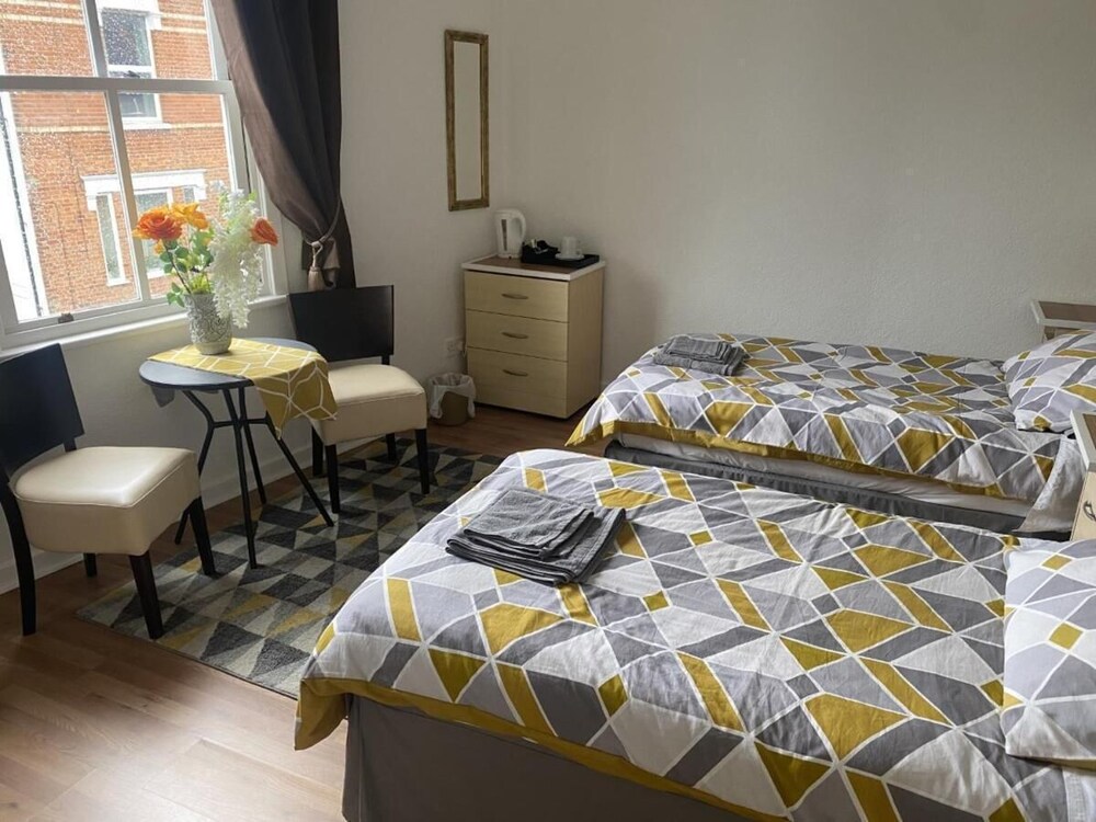Standard Suite, Ensuite photo 3