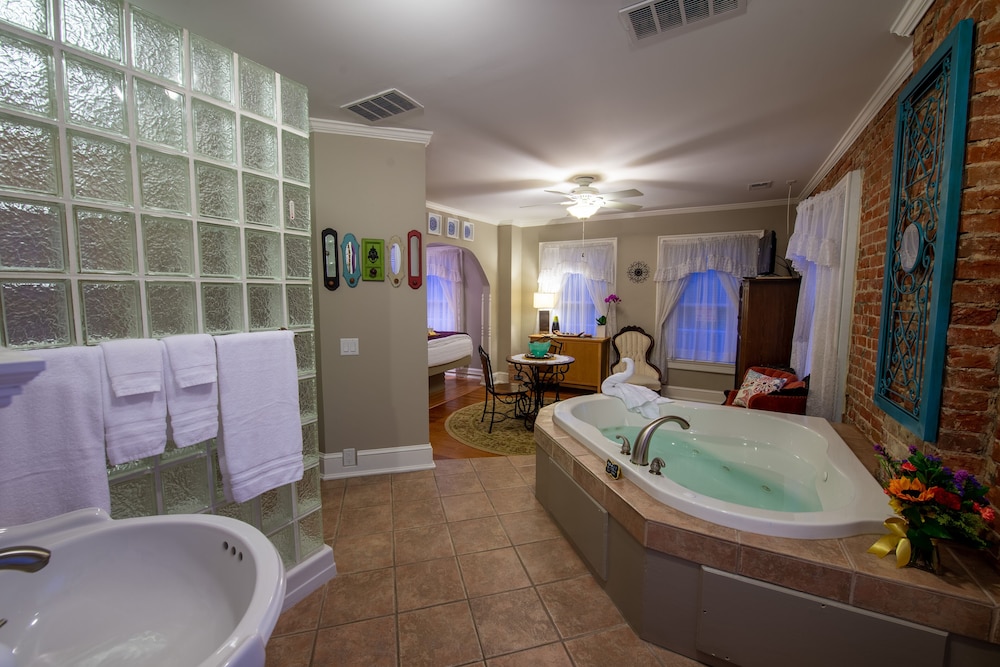 Col. Park Suite photo 3