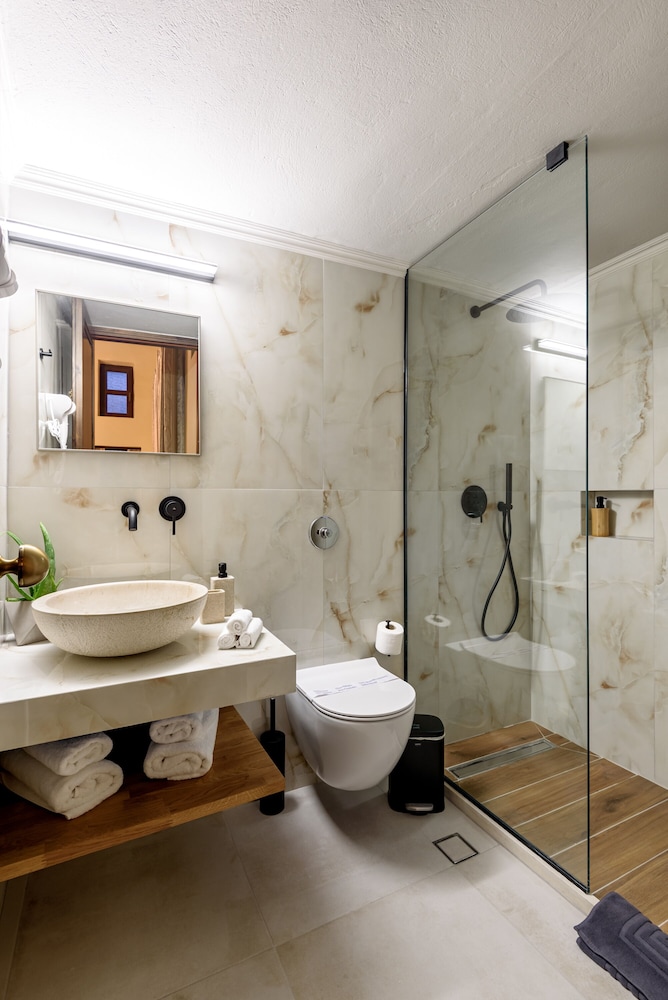 Standard Triple Room - Photo 11
