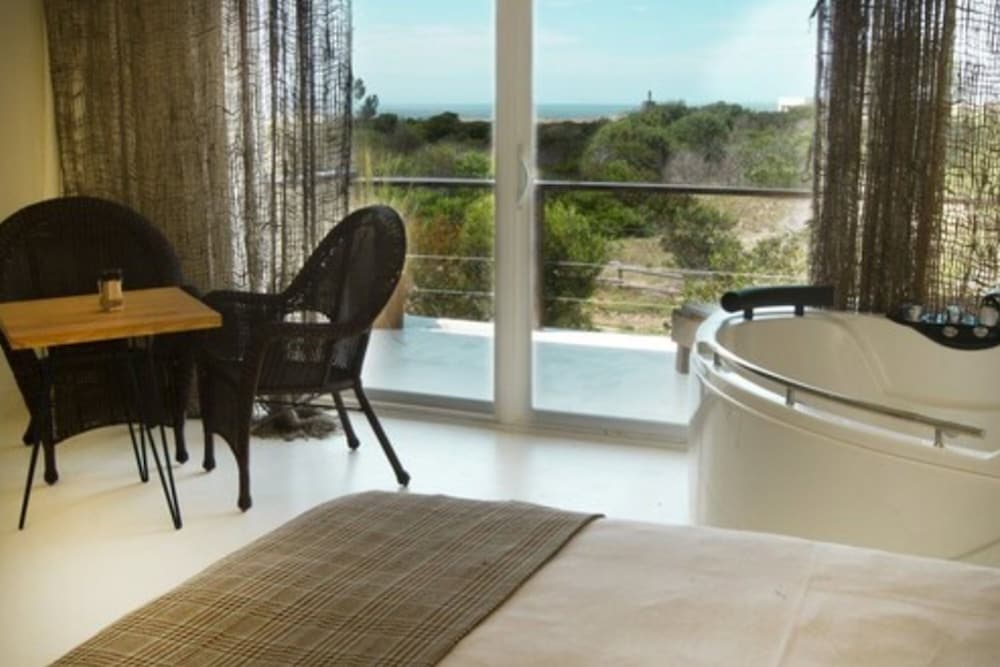 Exclusive Double or Twin Room, Partial Sea View photo 3