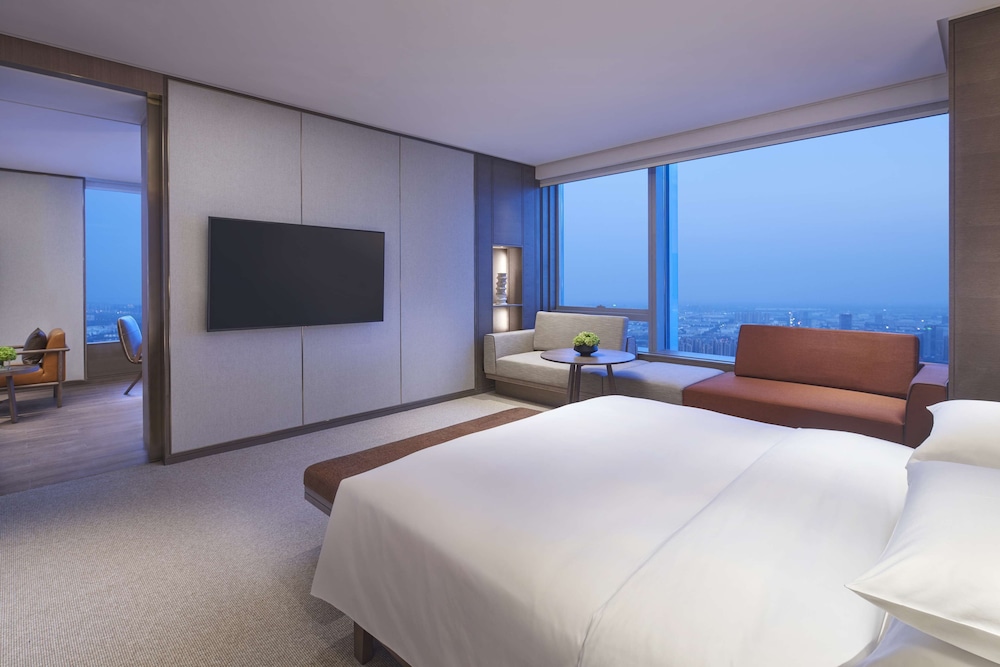 Grand, Executive Suite