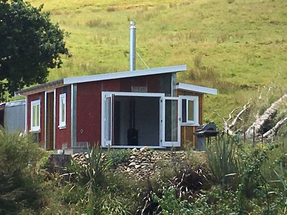Shearer's Cottage with kitchen and ensuite bathroom photo 3