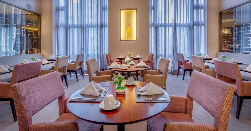Classic Room, 1 King Bed, Accessible, Balcony (Club Lounge Access) - Photo 6