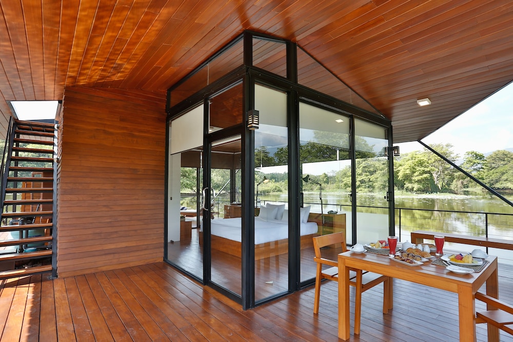Nil Manel - Floating Boat Villa with Hot Tub (10% off on food)
