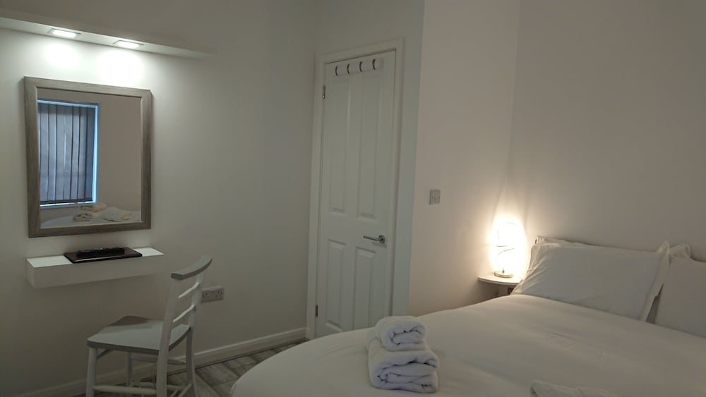 House, Private Bathroom (One Bedroom Terraced) photo 2
