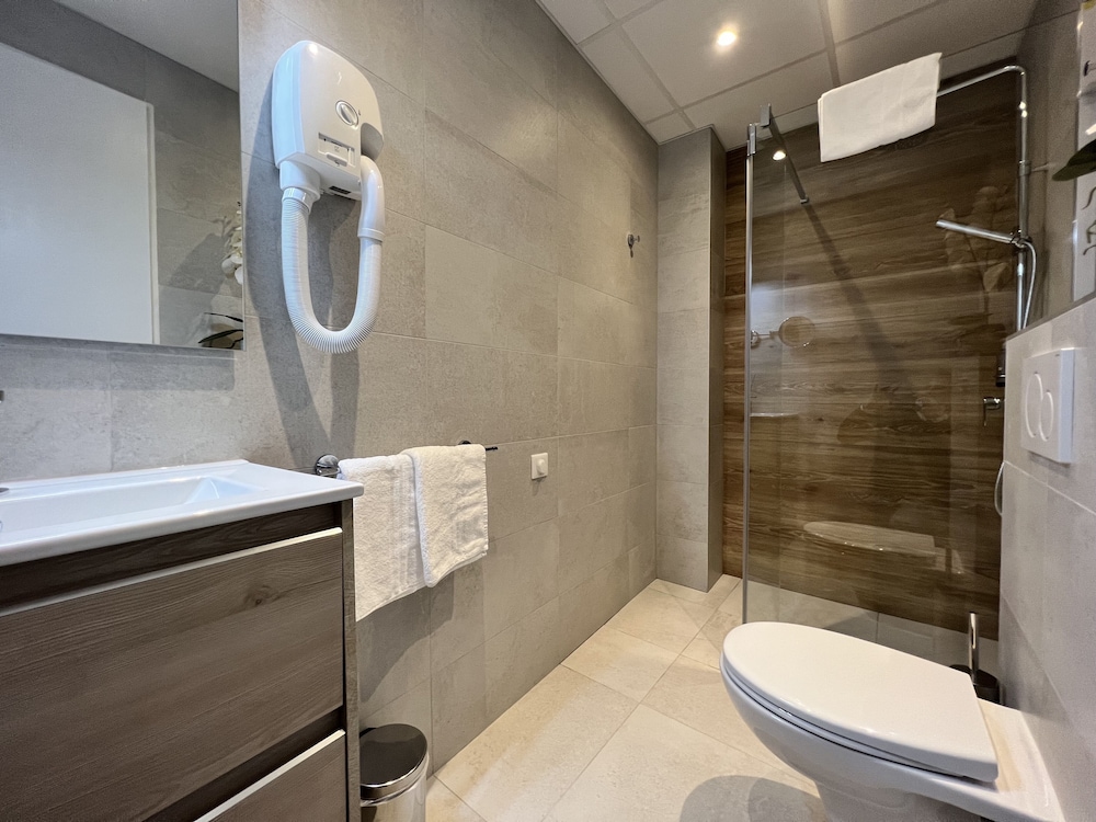 Classic Double or Twin Room - Photo 6