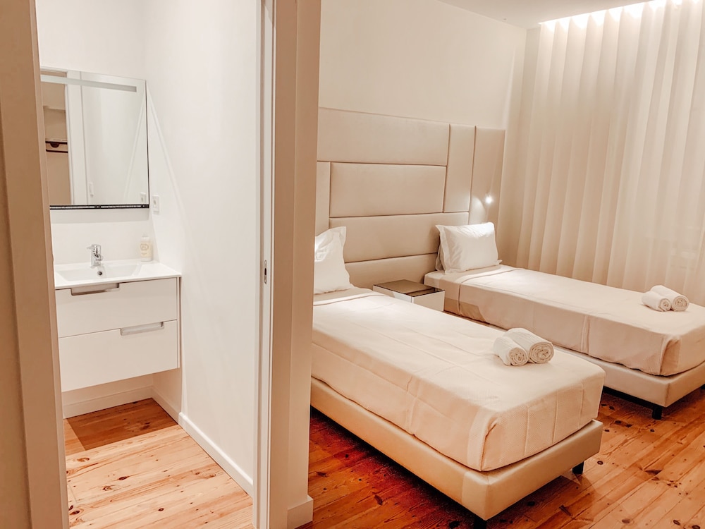 Classic Comfort King or Twin Room - Photo 17