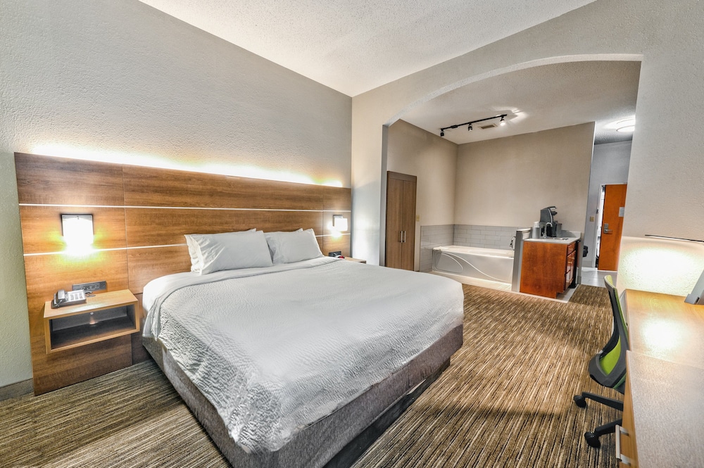 Standard Room, 1 King Bed, Jetted Tub - Photo 2