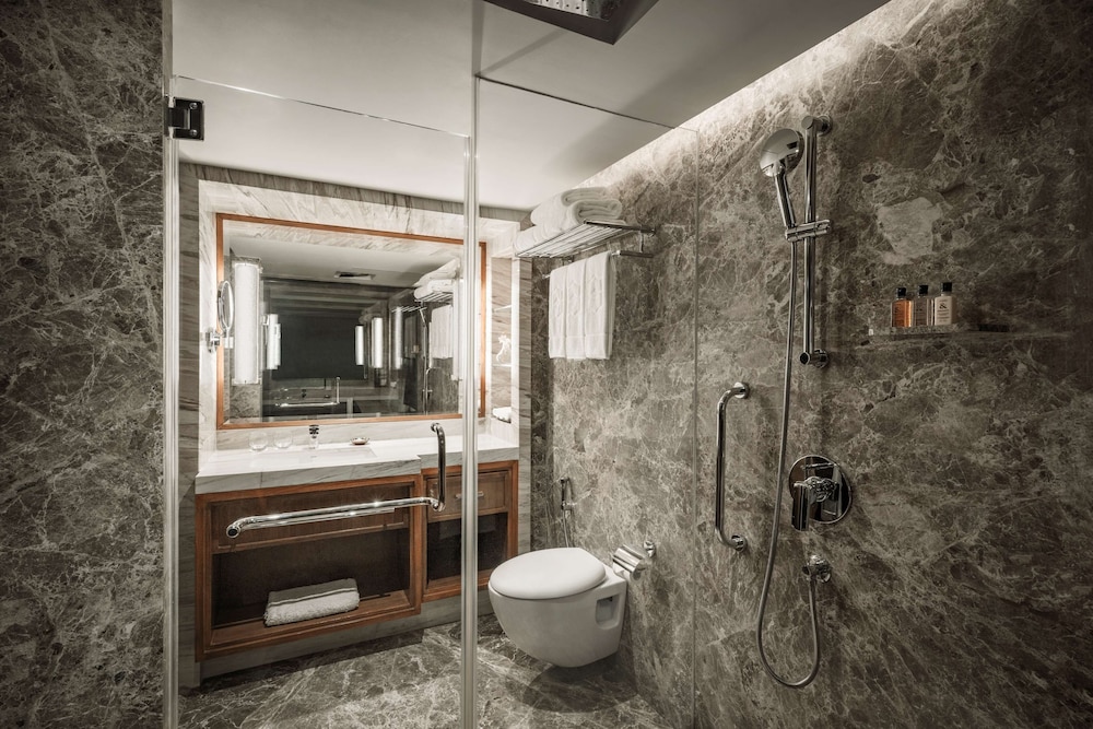 Horizon Deluxe, Room, 2 Twin Beds- Access to the Horizon Club Lounge & breakfast thumbnail 6