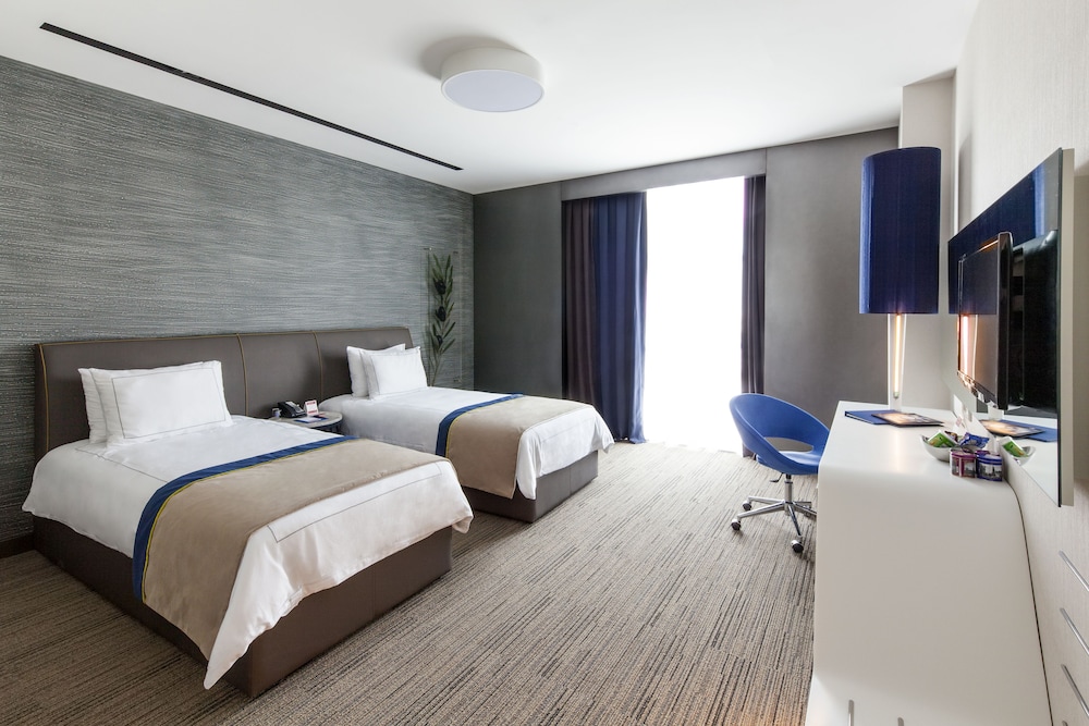 Standard Room, 1 Double Bed, Non Smoking - Photo 3