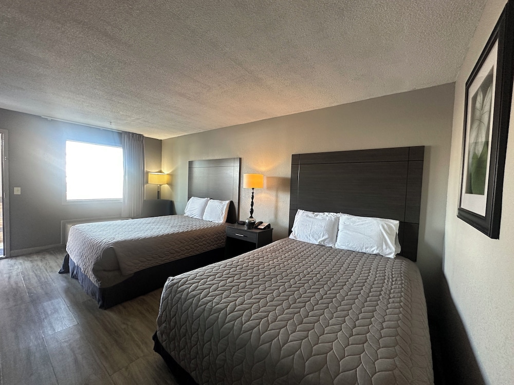 Room, 2 Queen Beds, Non Smoking photo 2