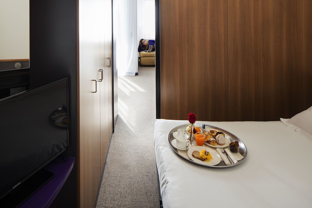 Standard Quadruple Room, 1 Double Bed with Sofa bed, Balcony photo 2