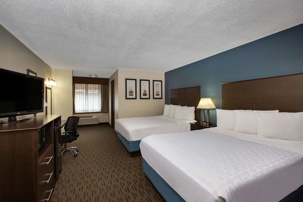 Deluxe Room, 2 Double Beds, Non Smoking, Pool View - Photo 1