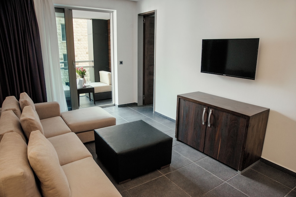 Family Room, 2 Bedrooms, Balcony photo 1