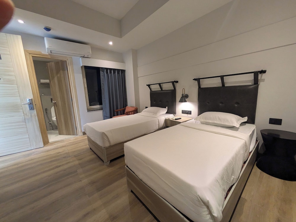 Superior Twin Room - Photo 8
