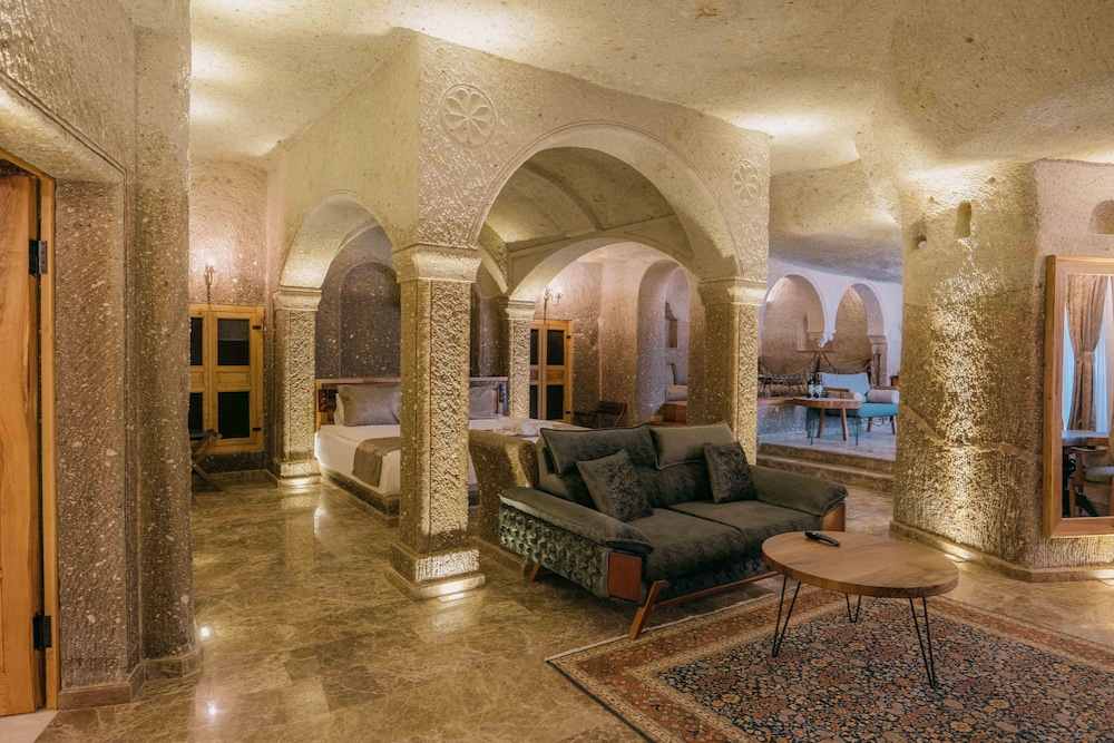 Premium Suite - Photo 2