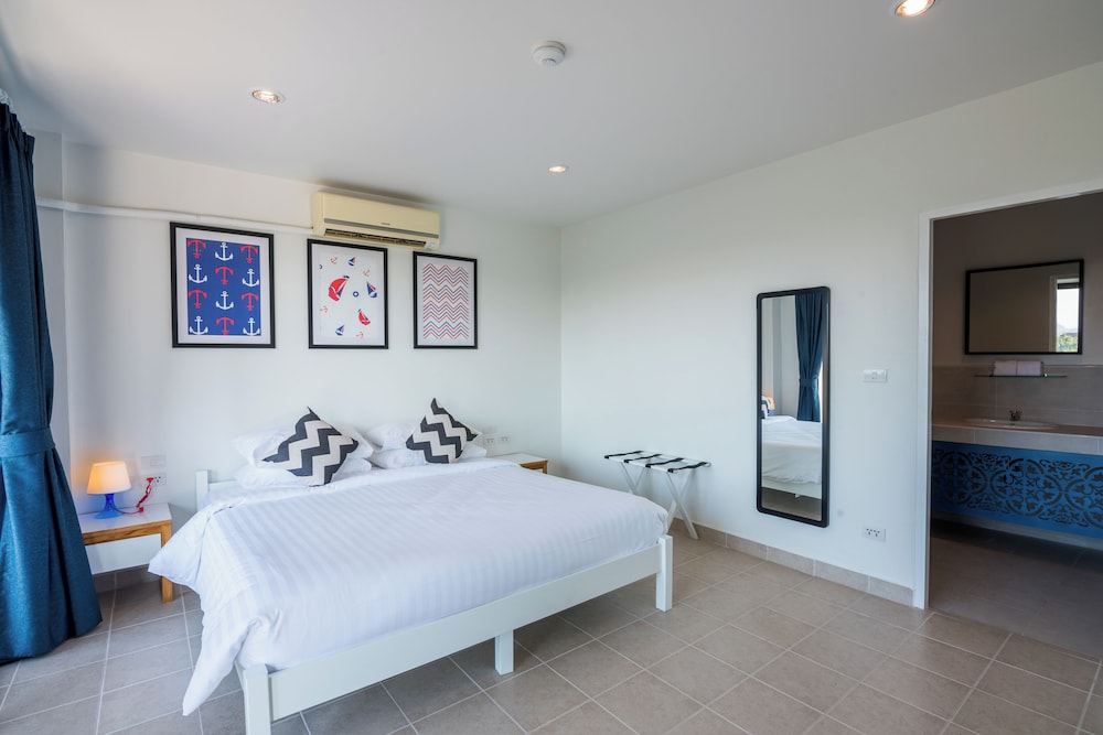 Suite, Multiple Beds, Pool View (Suite Two Bedroom Pool View King) photo 3