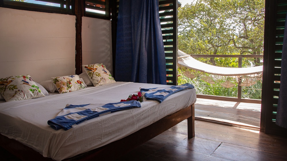 Standard Double Room, 1 King Bed, Balcony, Ocean View photo 1