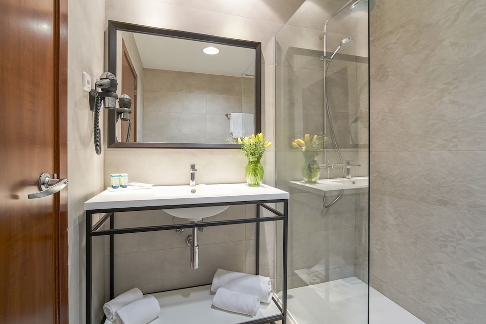 Double or Twin Room - Photo 16