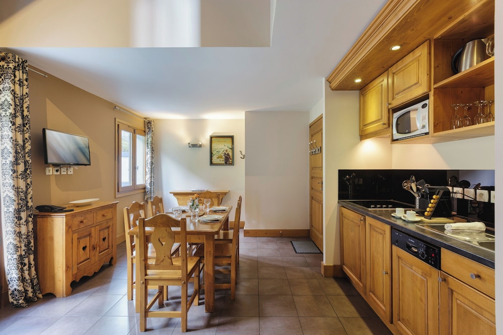 Family Apartment, Multiple Bedrooms (Vallorcine Buet 53 ski in / ski out) Family Apartment, Multiple Bedrooms (Vallorcine Buet 53 ski in / ski out)
