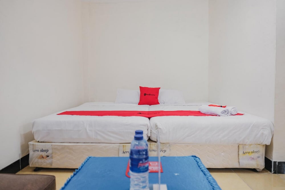 Premium Twin Room (Reddoorz)